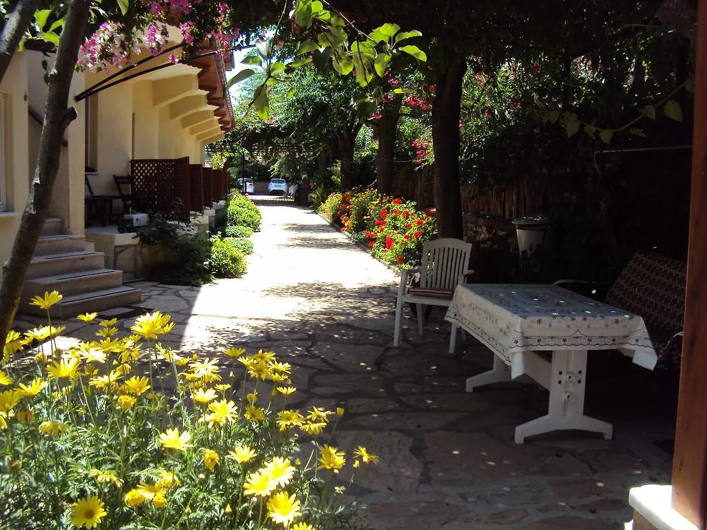 Деревянный коттедж Dalyan Pension